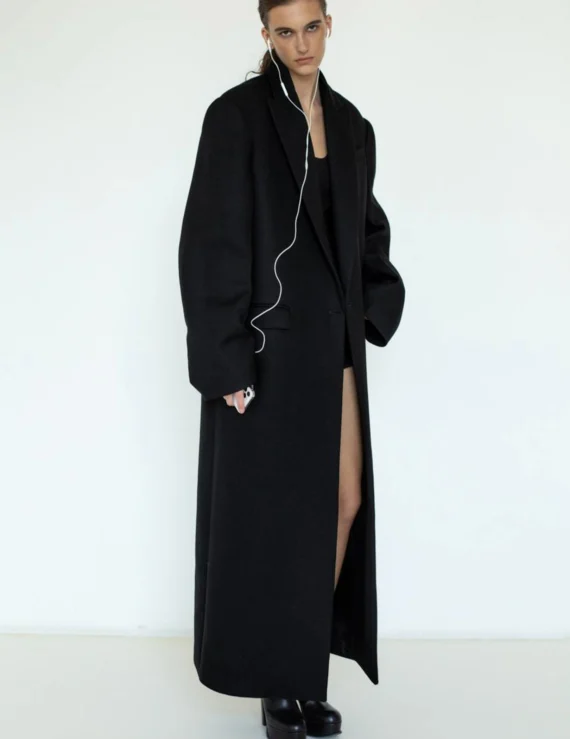 BLACK OVERSIZED COAT